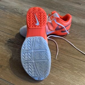 Nike clay court tennis shoes size 8